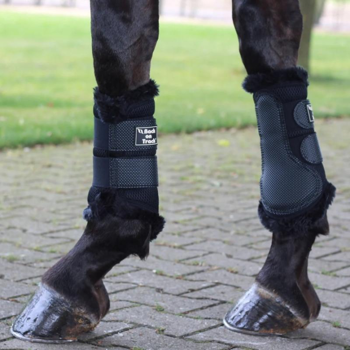 Beenbeschermers 3D mesh med konstpäls in de groep Paardenuitrusting / Beenbeschermers & Bandages / Beenbeschermers & Dressuurbeschermers bij Equinest (20810001)