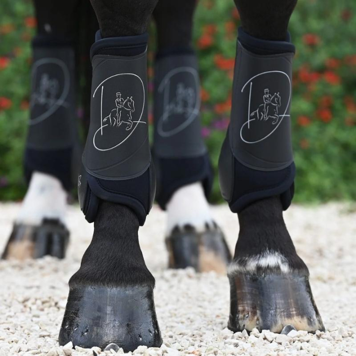 Dressuur beenbeschermers Front Absolute Front Velcro Zwart in de groep Paardenuitrusting / Beenbeschermers & Bandages / Beenbeschermers & Dressuurbeschermers bij Equinest (21020192Sv_r)