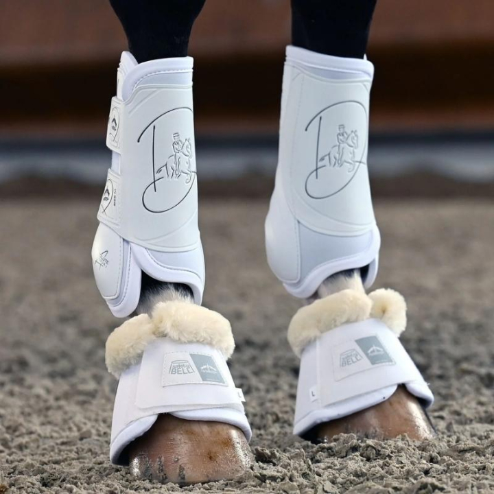 Dressuur beenbeschermers Front Absolute Front Velcro Wit in de groep Paardenuitrusting / Beenbeschermers & Bandages / Beenbeschermers & Dressuurbeschermers bij Equinest (21020192Vi_r)