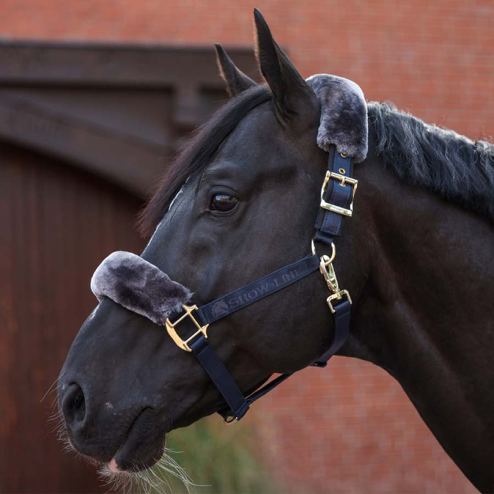 Halster Show-Line Half Fur Marineblauw in de groep Paardenuitrusting / Halsters / Stof- & Nylon Halsters bij Equinest (4103021NA_r)