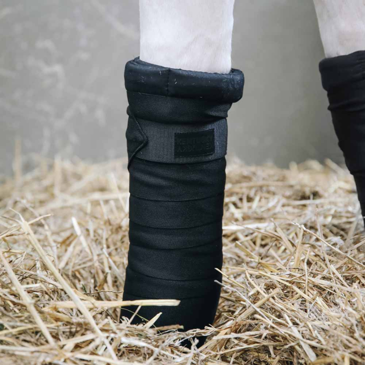 Stalbandages Waterafstotend 4-pack Zwart in de groep Paardenuitrusting / Beenbeschermers & Bandages / Bandages bij Equinest (42109SV)