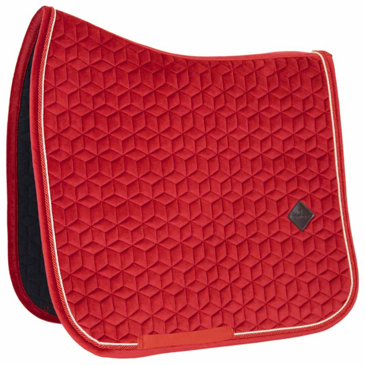 Dressuurzadeldekje Velvet Rood in de groep Paardenuitrusting / Zadeldekjes / Dressuurzadeldekjes bij Equinest (4257913DRRE_r)
