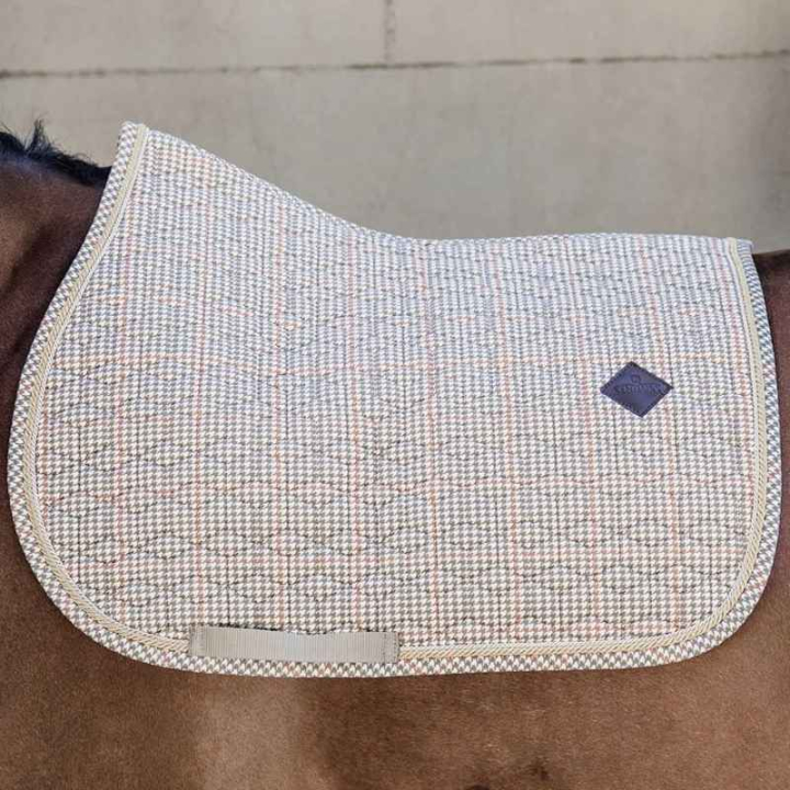 Zadeldekje Pied-de-Poule Beige in de groep Paardenuitrusting / Zadeldekjes / Springzadeldekjes & Veelzijdigheidszadeldekjes bij Equinest (4258532SJBE_r)