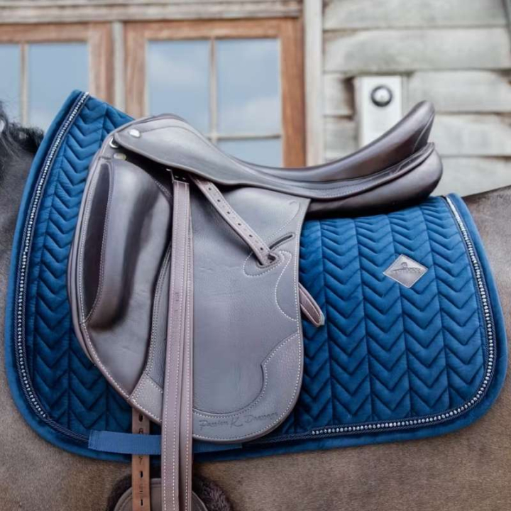 Dressuurzadeldekje Velvet Pearls Marineblauw in de groep Paardenuitrusting / Zadeldekjes / Dressuurzadeldekjes bij Equinest (42590DrMa_r)