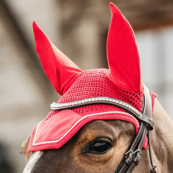 Oornetje Wellington Velvet Rood in de groep Paardenuitrusting / Oornetjes bij Equinest (4262613PRE_r)
