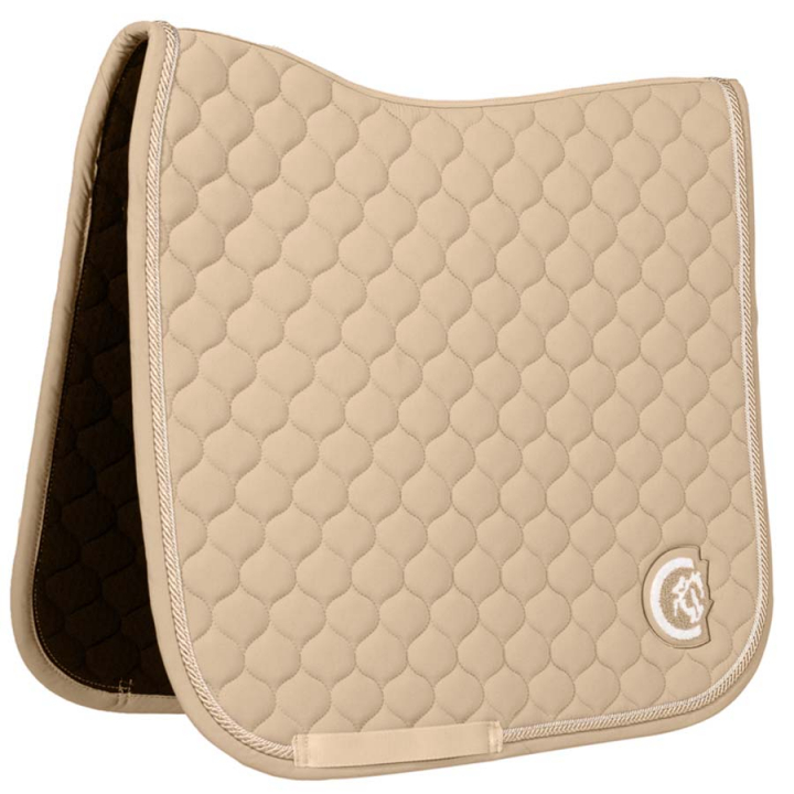 Dressuurzadeldekje Onion Quilt 3D Logo Beige in de groep Paardenuitrusting / Zadeldekjes / Dressuurzadeldekjes bij Equinest (4272832DRBE_r)