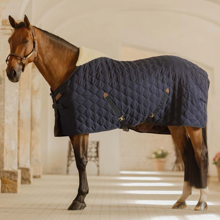 Staldeken Comfort 300g Marineblauw in de groep Paardendekens / Staldekens bij Equinest (52199NA_r)