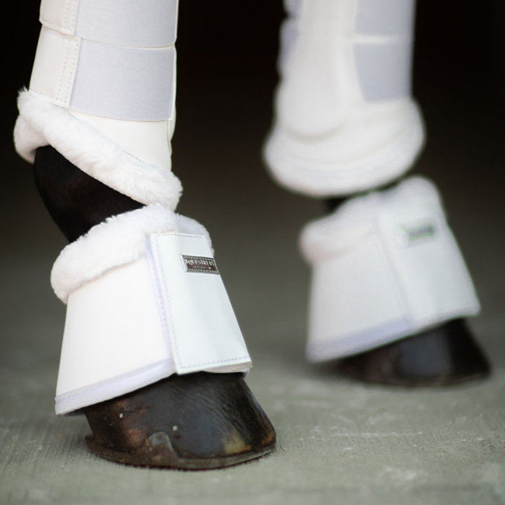 Hufglocken ES Faux Fur White Silver in de groep Paardenuitrusting / Beenbeschermers & Bandages / Springschoenen bij Equinest (734020643170WHSI_r)