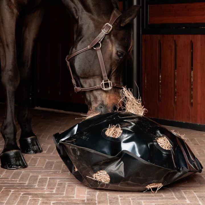 Hooinet Play & Haybag Slowfeeder Round Zwart in de groep Stal & Weide / Staluitrusting / Hooinetten & Hooizakken bij Equinest (8222701LBA_r)