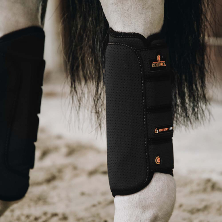 Peesbeschermers Eventing Air Tech Hind Zwart in de groep Paardenuitrusting / Beenbeschermers & Bandages / Kogelbeschermers & Strijklappen bij Equinest (8420301FBA_r)