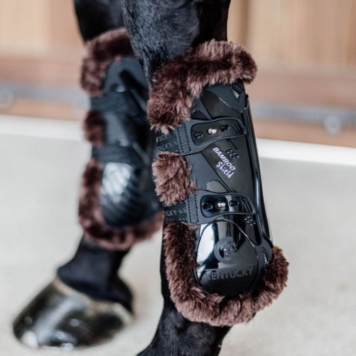 Peesbeschermers Vegan Sheepskin Bamboo Elastic Zwart/Bruin in de groep Paardenuitrusting / Beenbeschermers & Bandages / Peesbeschermers bij Equinest (88102BABR_r)