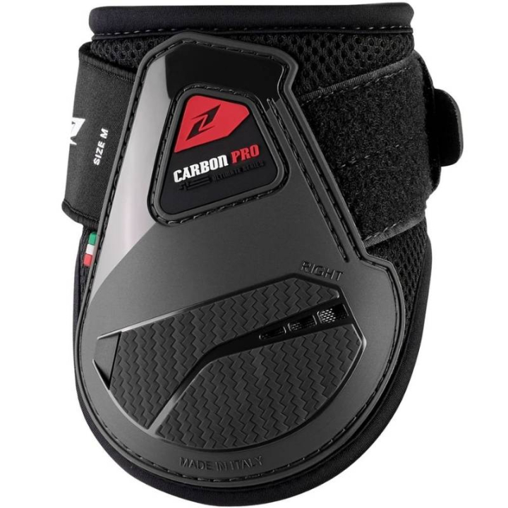 Strijklappen Carbon Pro Young Zwart in de groep Paardenuitrusting / Beenbeschermers & Bandages / Kogelbeschermers & Strijklappen bij Equinest (E1217BKSBKBA_r)