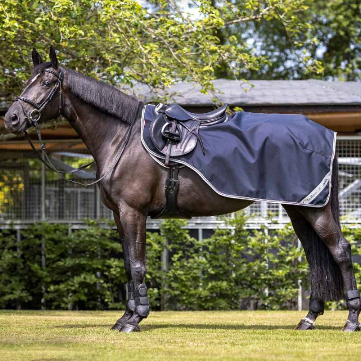 Uitrijdeken Arika Marineblauw in de groep Paardendekens / Uitrijdekens bij Equinest (IT01039003NA_r)