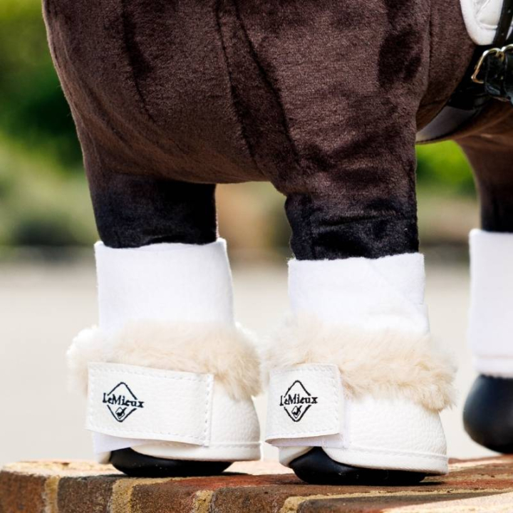 Springschoenen Toy Pony Dressage Wit in de groep Stokpaarden & Speelgoedpaarden / Uitrusting voor Speelgoedpaard bij Equinest (IT046320WH)