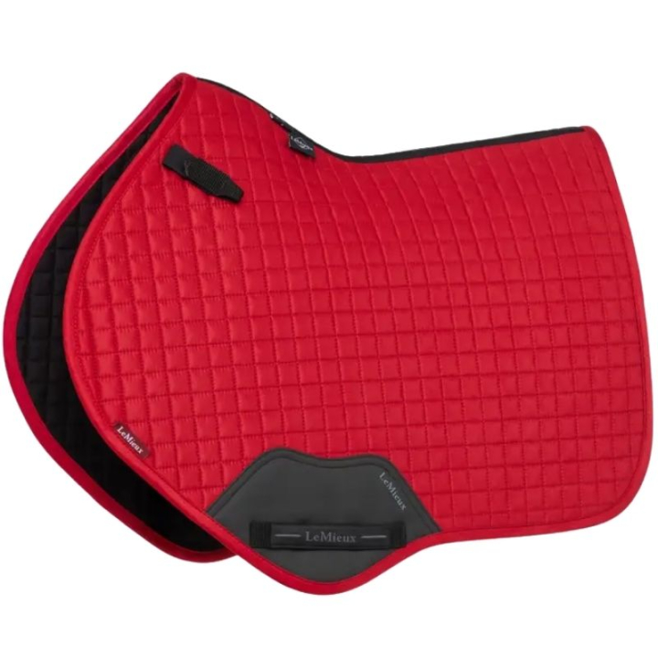 Zadeldekje Suede Square Rood in de groep Paardenuitrusting / Zadeldekjes / Springzadeldekjes & Veelzijdigheidszadeldekjes bij Equinest (IT07599066RE_r)