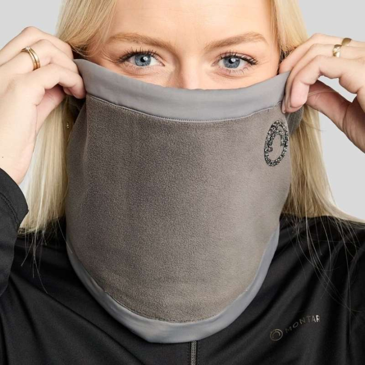 Halskraag MoEllie Fleece Crystals Grijs in de groep Rijkleding / Accessoires / Sjaals & Kragen bij Equinest (NW26306OSGR)