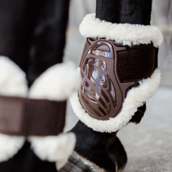 Kogelbeschermers Young Horse Sheepskin Shield Bruin