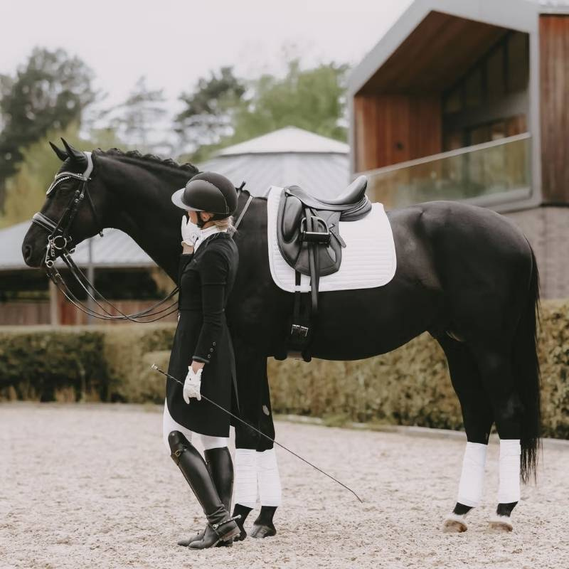Dressuurzadeldekje Pearls Wit