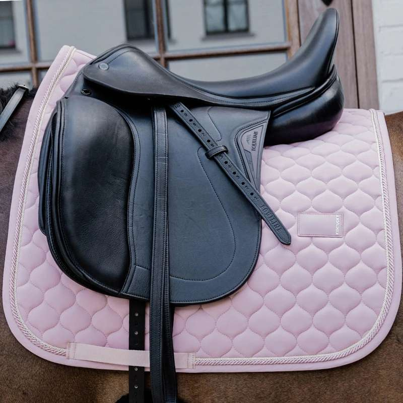 Dressuurzadeldekje Onion Quilt Rubber Logo Bleekroze