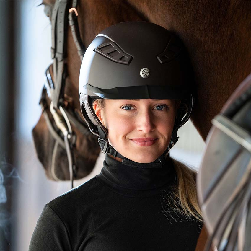 EQ3 Lynx Smooth Top Paardrijcap Zwart