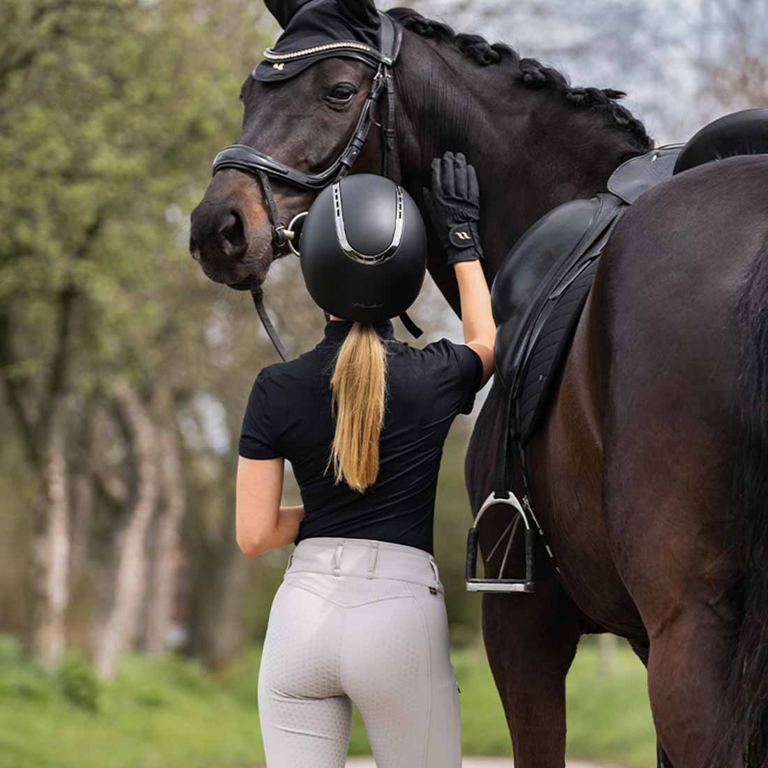 Paardrijcap EQ3 Pardus met Schroef Smooth Top Zwart