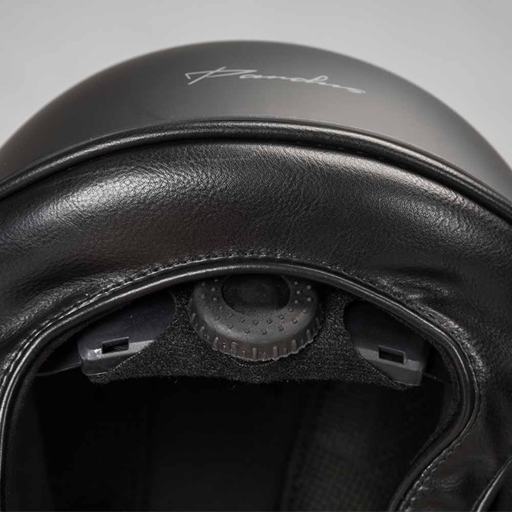 Paardrijcap EQ3 Pardus met Schroef Smooth Top Zwart