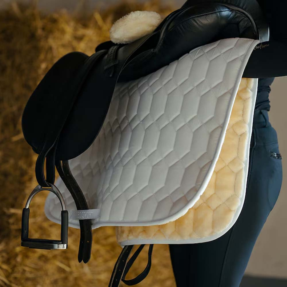 Dressuurzadeldekje HS Sheeplike Wit