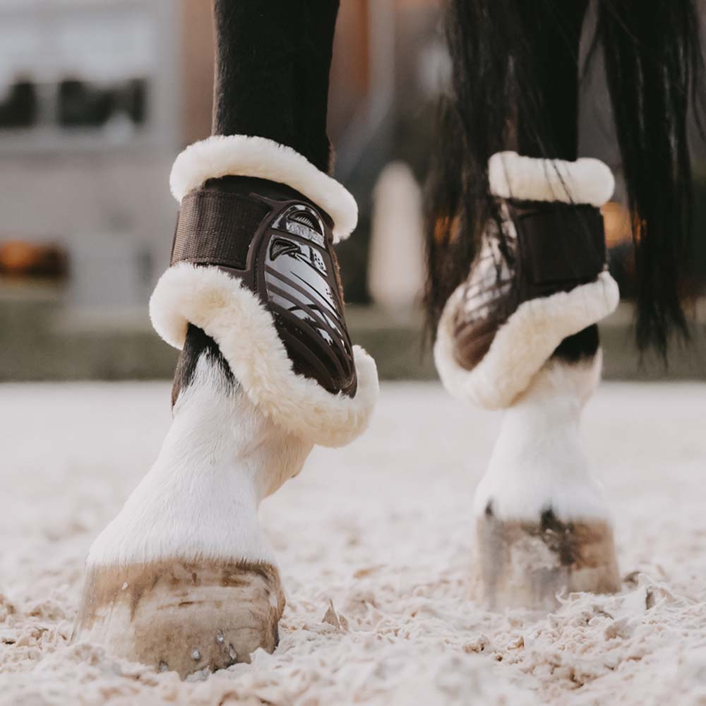 Kogelbeschermers Young Horse Sheepskin Shield Bruin