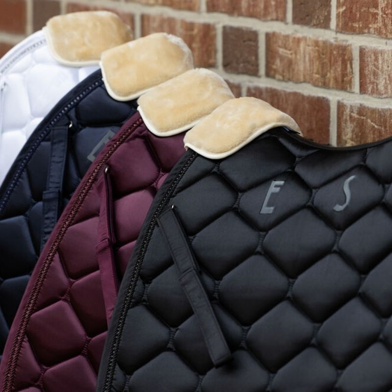 Dressuurzadeldekje Satin Crystal Bordeaux