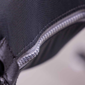 Vliegenmasker Stretch met oren in zwart Vliegenmasker Stretch met oren in zwart